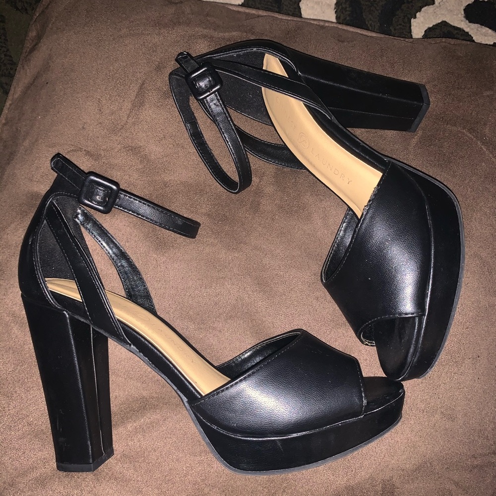 BLACK HEELS